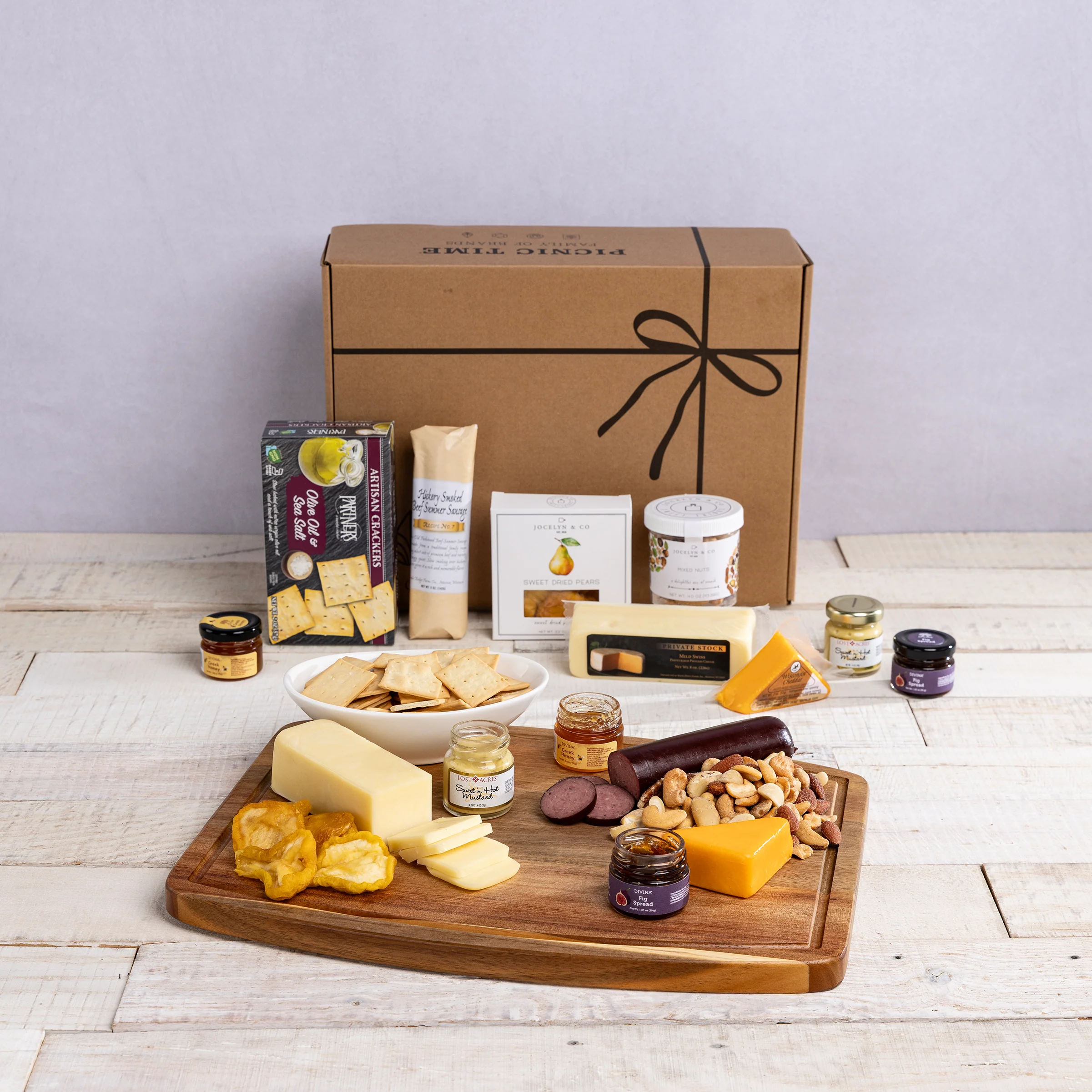 Ovale Cutting Board with Gourmet Gift Pack - Image 8